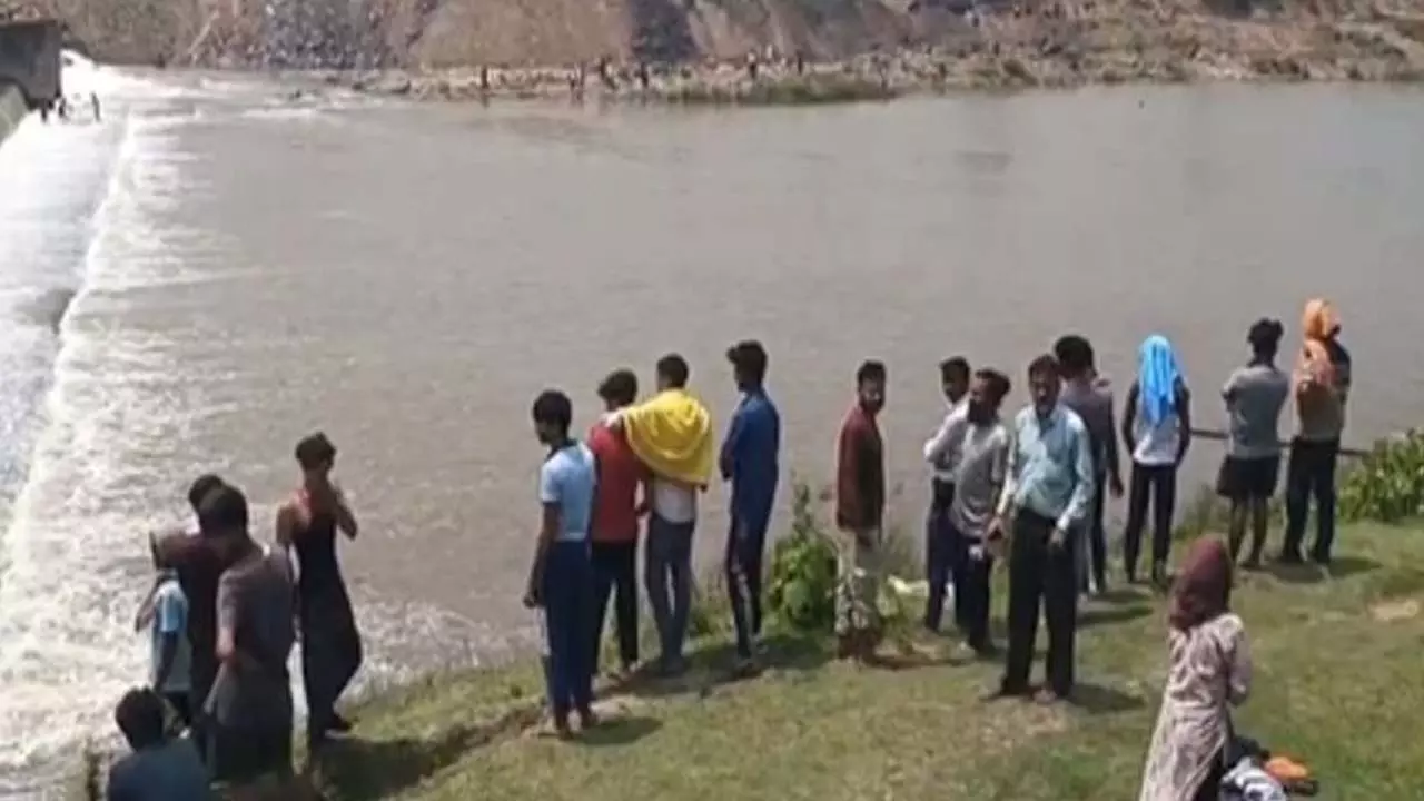 Two teenagers drowned in Damodar river in Ramgarh, family members die