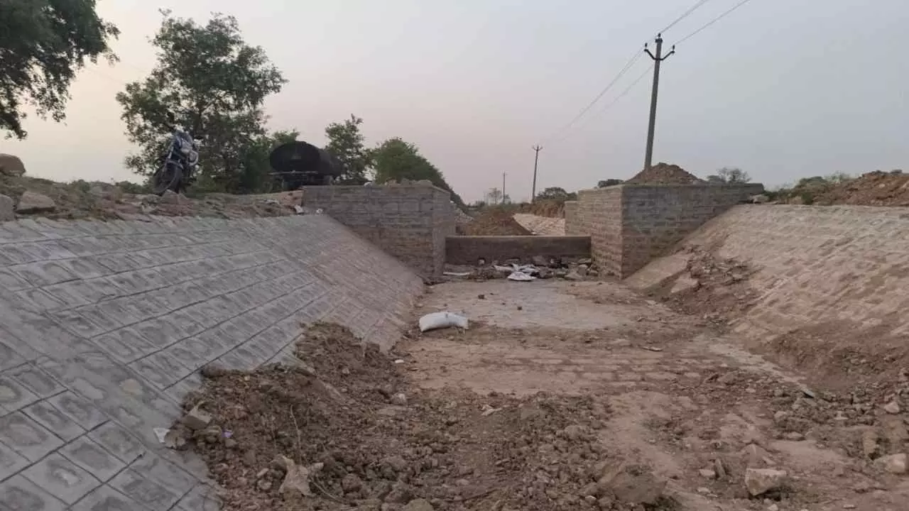 Chandauli News: नहर के पक्की कारण में भारी भ्रष्टाचार का आरोप, आंदोलन की चेतावनी