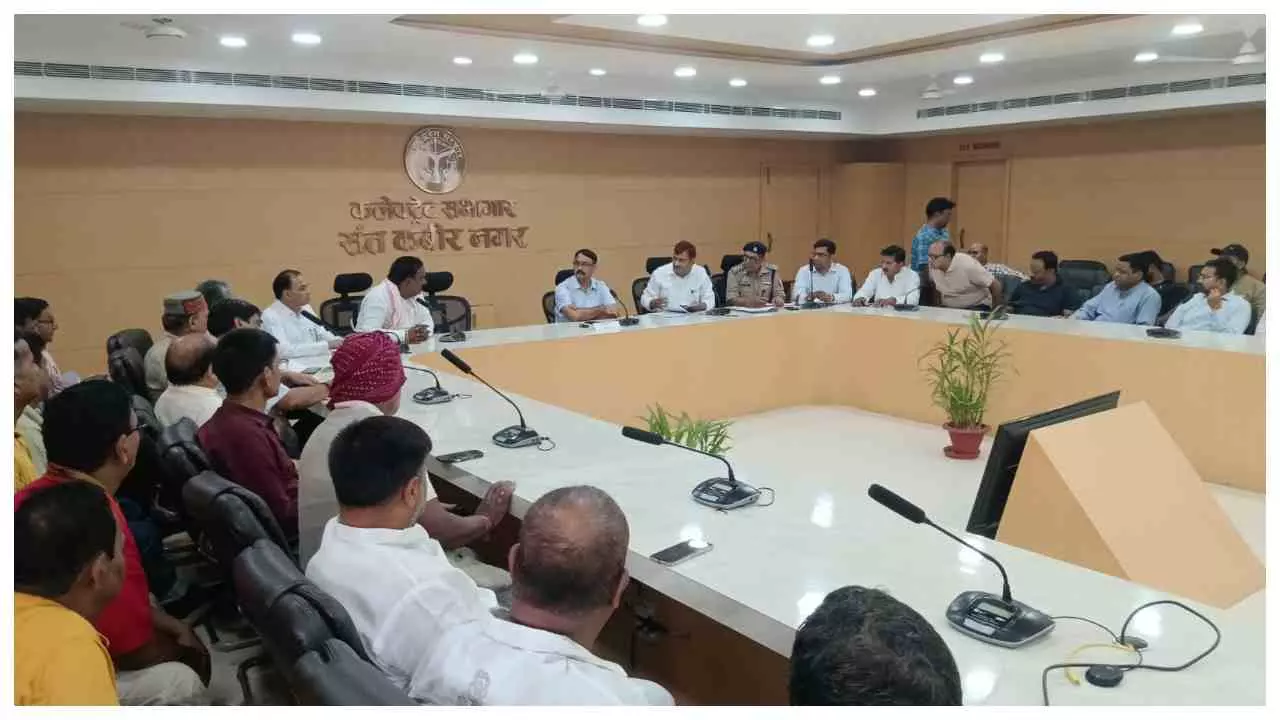 Sant Kabir Nagar: संतकबीरनगर में सर्राफा व्यापारियों का बड़ा फैसला, अब सिर्फ जेवरों की होगी बिक्री Sant Kabir Nagar: संतकबीरनगर में सर्राफा व्यापारियों का बड़ा फैसला, अब सिर्फ जेवरों की होगी बिक्री