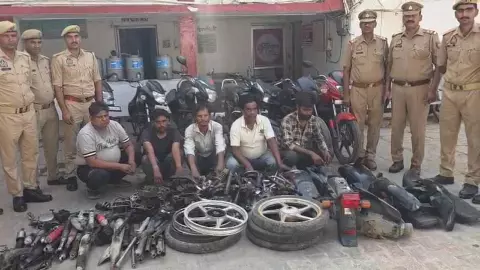 Firozabad News: शिकोहाबाद पुलिस की बड़ी कार्रवाई, छह चोरी की बाइक और पार्ट्स सहित पांच  गिरफ्तार