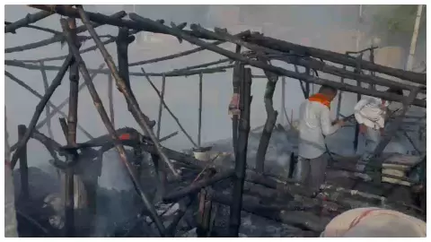 Chandauli News : आग ने गरीब के अरमानों को किया खाक,जल कर सब कुछ हुआ स्वाहा