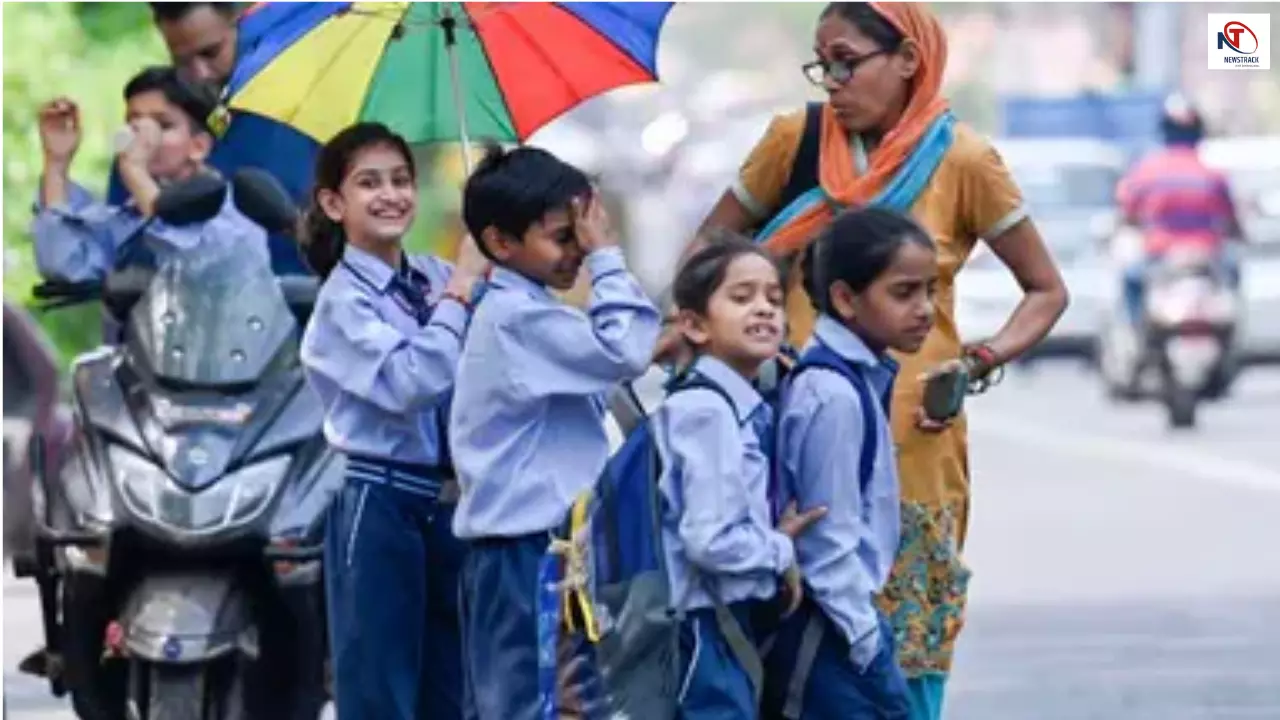 School Closed: यूपी में कल से गर्मियों की छुट्टियां शुरू, भीषण लू से बच्चों को राहत School Closed: यूपी में कल से गर्मियों की छुट्टियां शुरू, भीषण लू से बच्चों को राहत