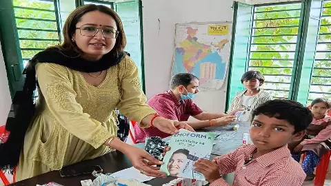Dr. Soni Singh teaches dental hygiene