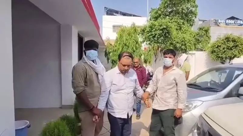Anti-corruption team arrests district manager for taking bribe Anti-corruption team arrests district manager for taking bribe