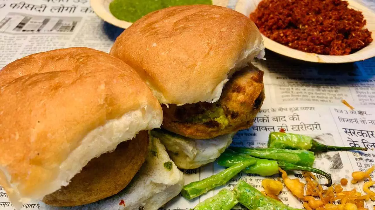 Mumbai Vada Pav Price Hike 2026 due to bread and pav cost increase Mumbai Vada Pav Price Hike 2026 due to bread and pav cost increase