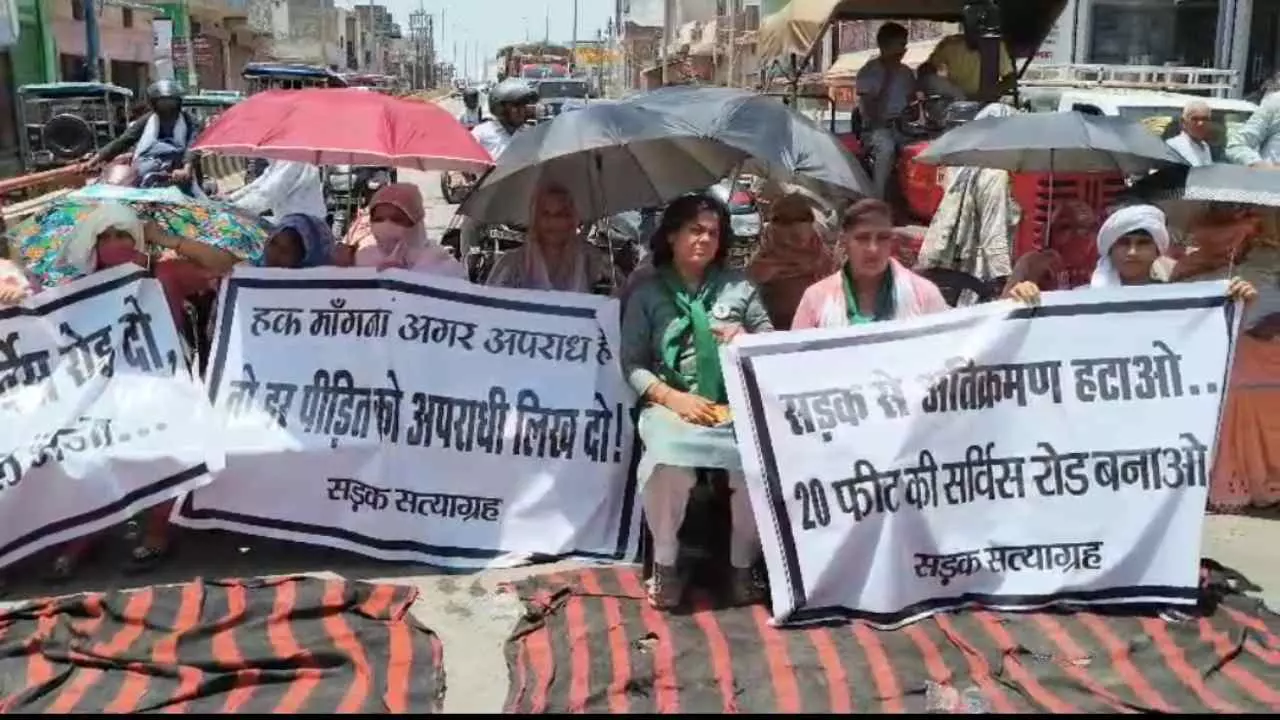 Baghpat News: कब्जा हटाने की मांग को लेकर महिलाओं का प्रदर्शन, बिनौली रोड पर लगा जाम Baghpat News: कब्जा हटाने की मांग को लेकर महिलाओं का प्रदर्शन, बिनौली रोड पर लगा जाम