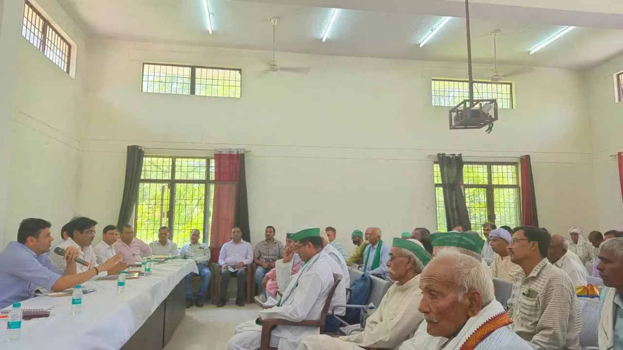 Aligarh News: कृषि विविधीकरण और एफपीओ से बढ़ेगी किसानों की आय: डीएम अविनाश कुमार Aligarh News: कृषि विविधीकरण और एफपीओ से बढ़ेगी किसानों की आय: डीएम अविनाश कुमार