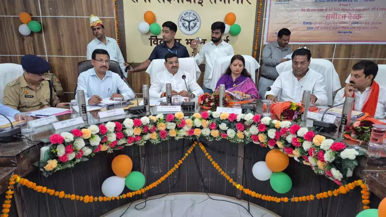 Jalaun News: सरकार की योजनाओं में लापरवाही बर्दाश्त नहीं, हर पात्र तक पहुंचे लाभ: प्रभारी मंत्री