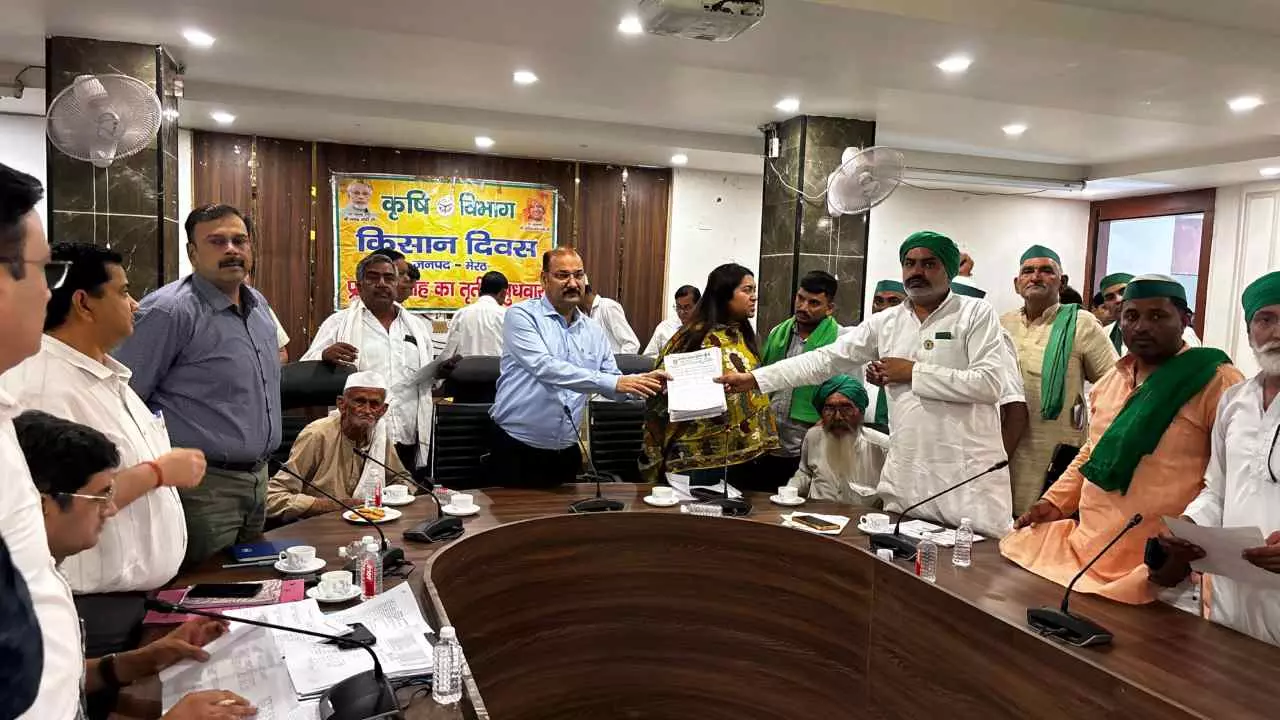 Meerut News: किसान दिवस में गरजे किसान, बिजली और गन्ना भुगतान पर प्रशासन को घेरा Meerut News: किसान दिवस में गरजे किसान, बिजली और गन्ना भुगतान पर प्रशासन को घेरा