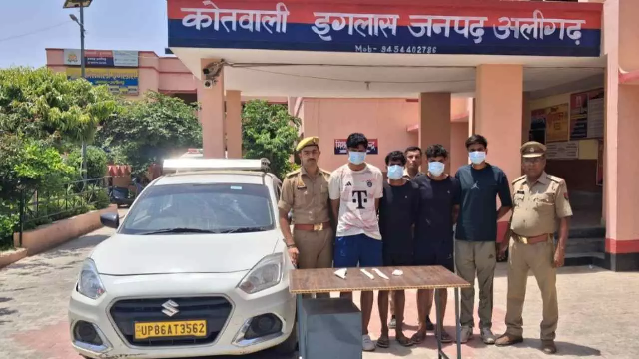 Aligarh News: इगलास पुलिस की बड़ी कार्रवाई, लूट-चोरी की योजना बना रहे 4 बदमाश गिरफ्तार Aligarh News: इगलास पुलिस की बड़ी कार्रवाई, लूट-चोरी की योजना बना रहे 4 बदमाश गिरफ्तार