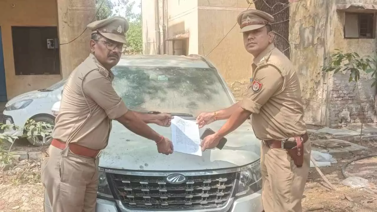 Sonbhadra News: गैंगस्टर पर प्रशासन का बड़ा प्रहार, 9 लाख की लग्जरी XUV 500 कुर्क