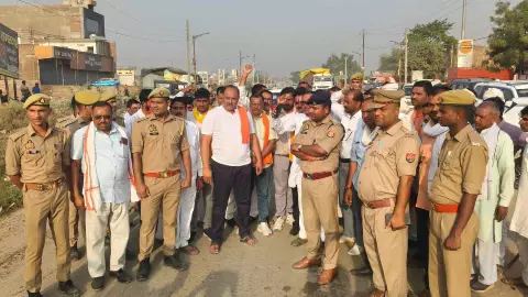 Chitrakoot News: विधानसभा घेराव को जा रहे ग्राम प्रधानों को पुलिस ने रोका, नारेबाजी के साथ प्रदर्शन