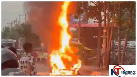 Hapur News : हापुड़ में NH-9 पर चलती टाटा हैरियर बनी आग का गोला, हाईवे पर मचा हड़कंप Hapur News : हापुड़ में NH-9 पर चलती टाटा हैरियर बनी आग का गोला, हाईवे पर मचा हड़कंप