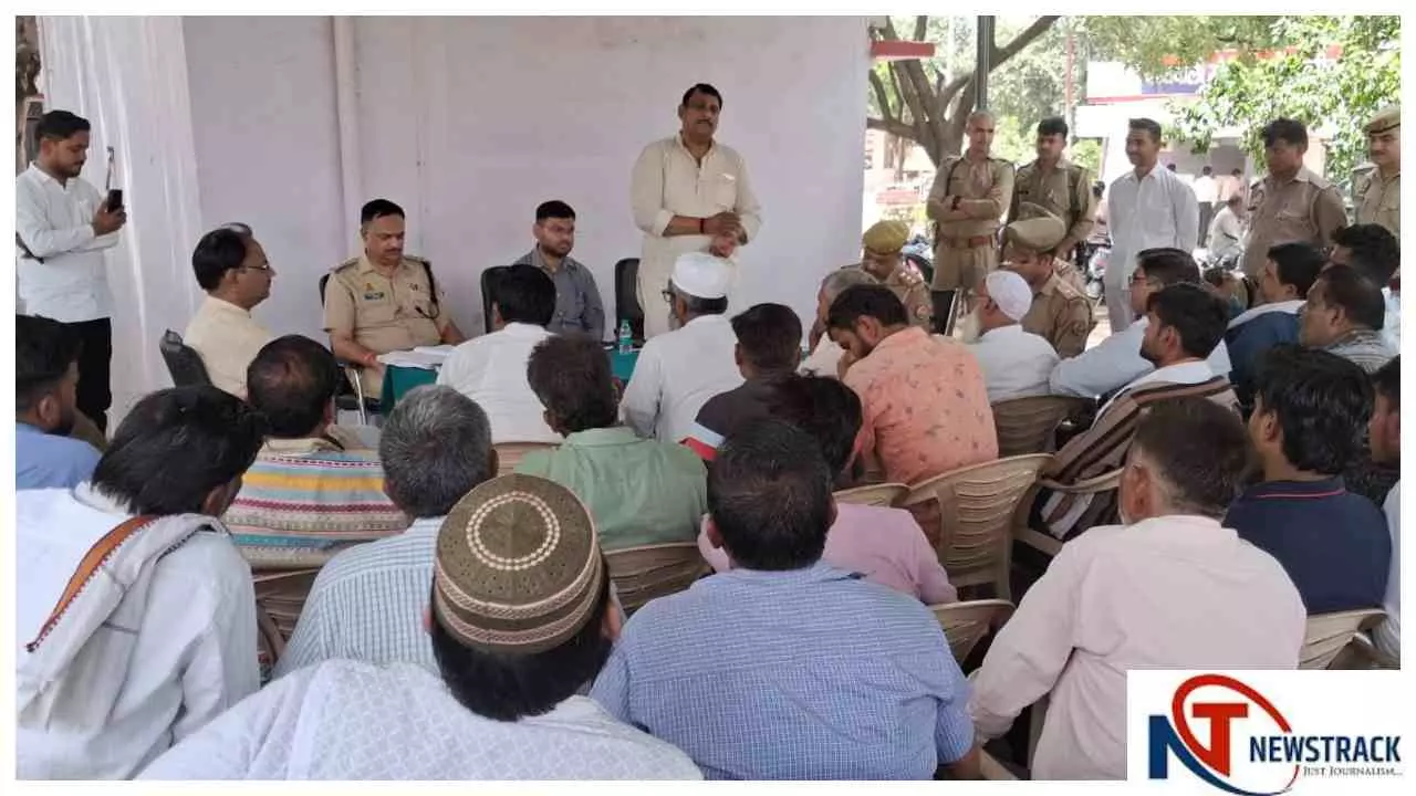Aligarh News : ईद को लेकर खैर में शांति समिति बैठक, प्रशासन ने दिए सुरक्षा निर्देश Aligarh News : ईद को लेकर खैर में शांति समिति बैठक, प्रशासन ने दिए सुरक्षा निर्देश