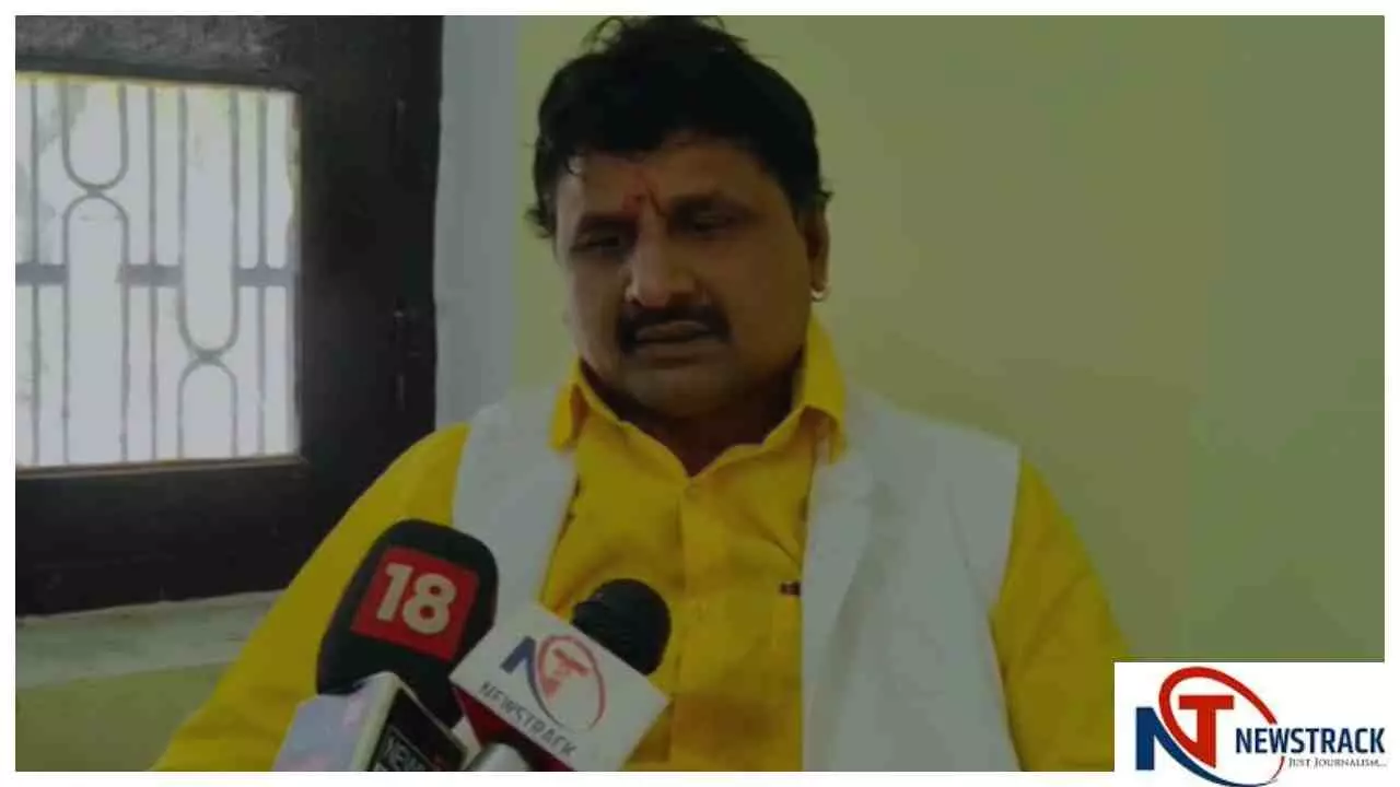 Raebareli News :राहुल गांधी के बयान पर रायबरेली में सियासी घमासान, भाजपा का पलटवार Raebareli News :राहुल गांधी के बयान पर रायबरेली में सियासी घमासान, भाजपा का पलटवार