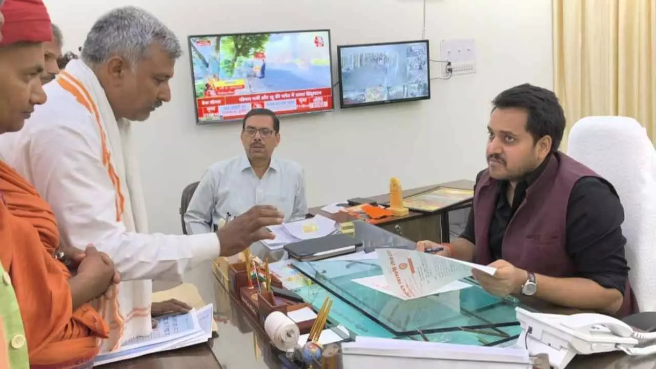 Sonbhadra: सोनभद्र के सघन जंगलों पर मंडराया खतरा, पावर प्रोजेक्टों के विरोध में डीएम को सौंपा ज्ञापन Sonbhadra: सोनभद्र के सघन जंगलों पर मंडराया खतरा, पावर प्रोजेक्टों के विरोध में डीएम को सौंपा ज्ञापन