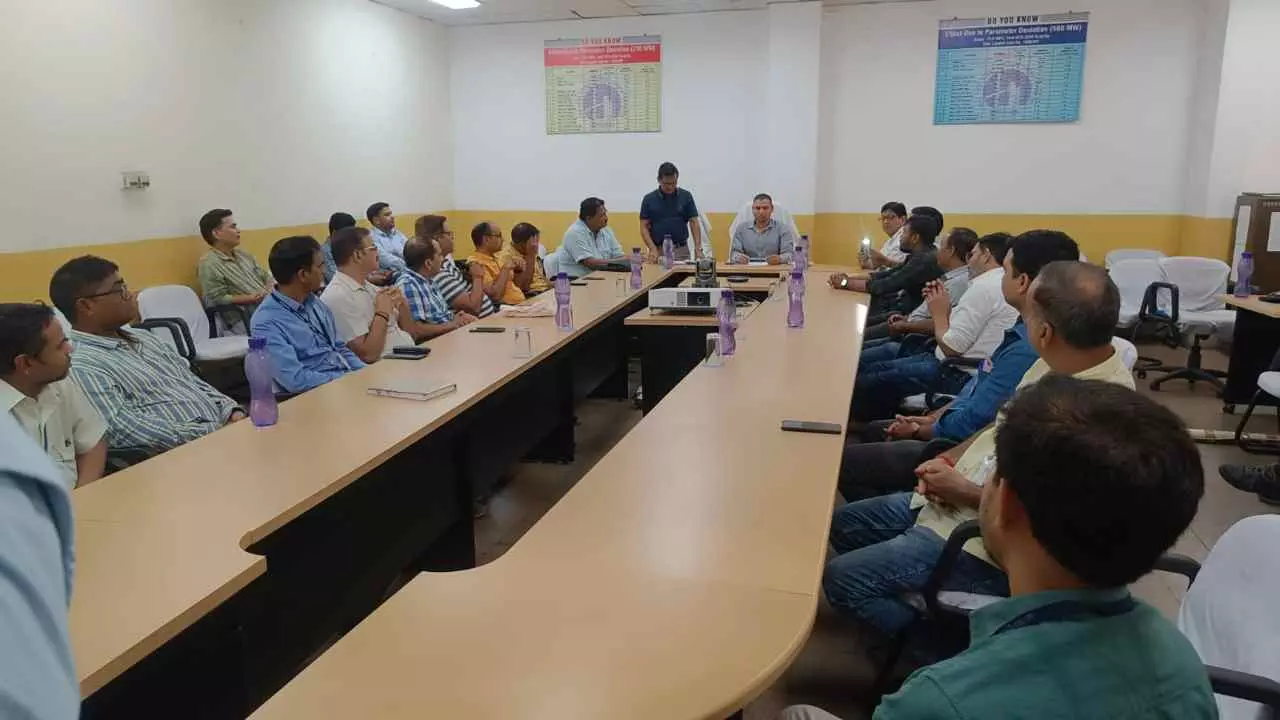 Sonbhadra News: बिजली व्यवस्था पर विवाद गहराया, कर्मचारियों ने निजीकरण के खिलाफ खोला मोर्चा Sonbhadra News: बिजली व्यवस्था पर विवाद गहराया, कर्मचारियों ने निजीकरण के खिलाफ खोला मोर्चा