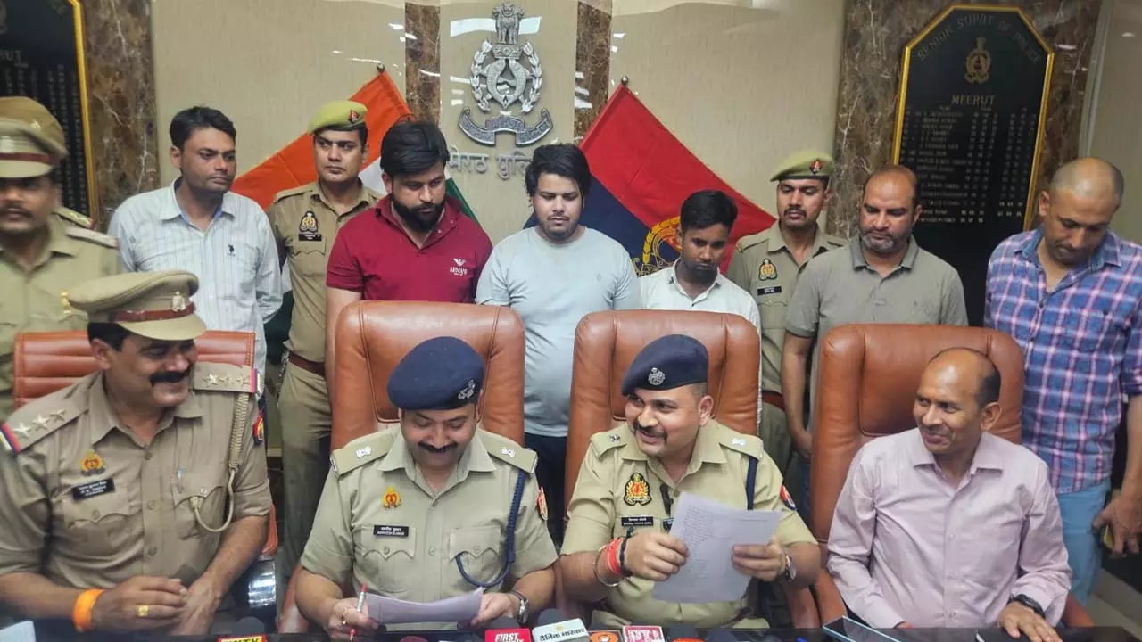 Bust of ‘mini call centre’, fraud of crores from bogus loans and international call routing Bust of ‘mini call centre’, fraud of crores from bogus loans and international call routing