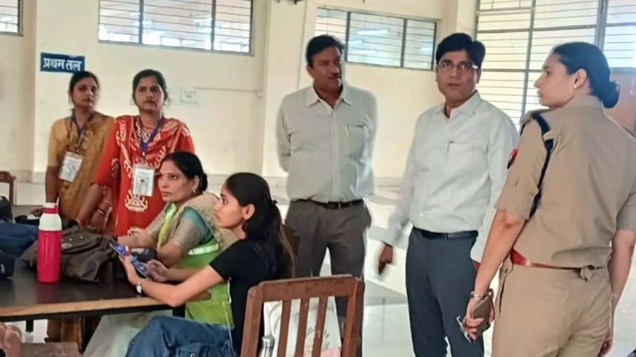 Lekhpal examination held at 23 centers in city, 8529 out of 10464 candidates participated Lekhpal examination held at 23 centers in city, 8529 out of 10464 candidates participated