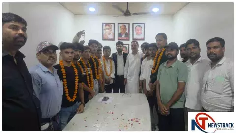Jhansi News : जनता अखिलेश यादव को मुख्यमंत्री बनाना चाहती है: अरविन्द वशिष्ठ