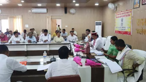 Shravasti News: श्रावस्ती में दिशा बैठक सम्पन्न, पात्रों को योजनाओं का लाभ दें