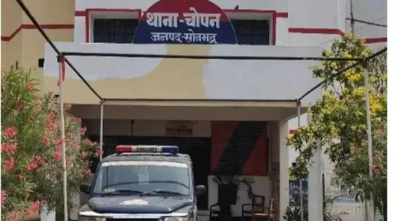 Sonbhadra News: सोनभद्र में सफाईकर्मी की संदिग्ध मौत से सनसनी, बंद कमरे में फंदे पर मिला शव