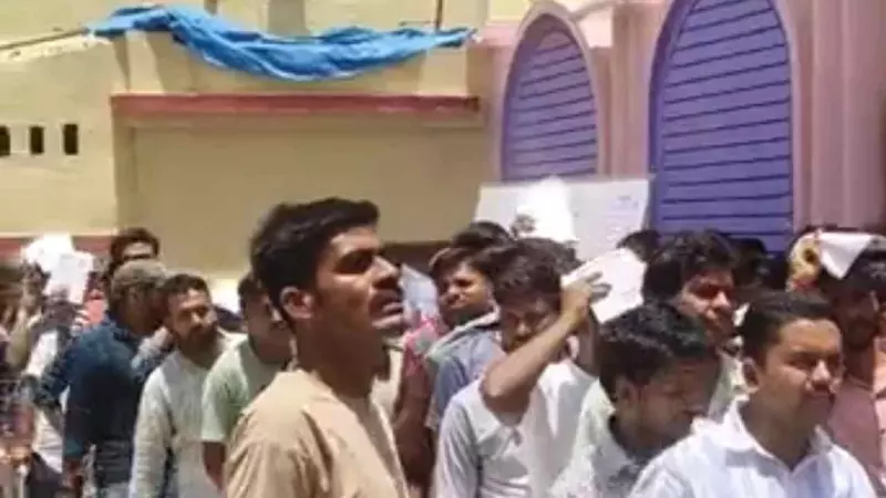 Hardoi News: कड़ी सुरक्षा के बीच संपन्न हुई लेखपाल भर्ती परीक्षा, 727 अभ्यर्थियों ने छोड़ी परीक्षा