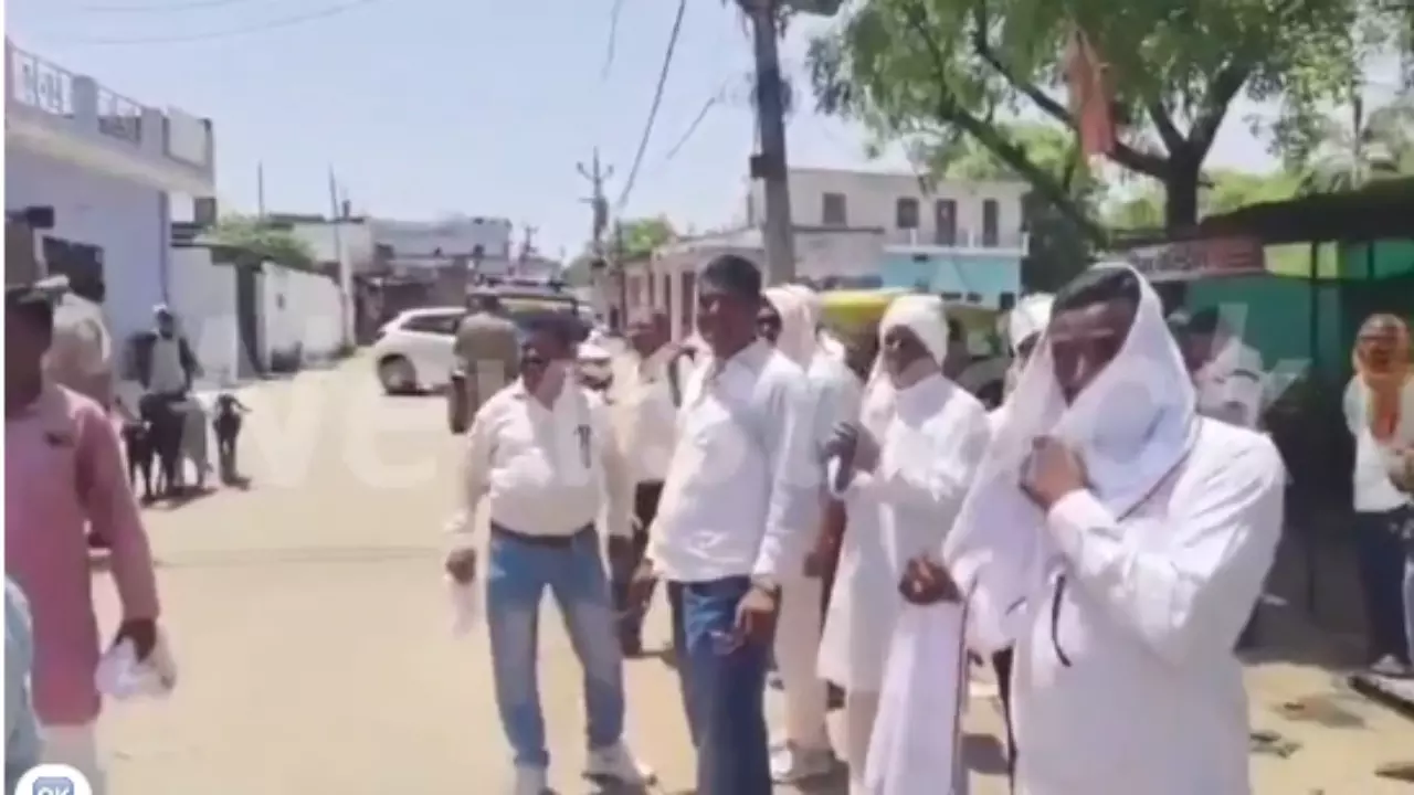 Ajay Rai Abuses PM Modi:  महोबा में मर्यादा भूले अजय राय! PM मोदी और पुलिस कप्तान को सरेआम दी भद्दी गालियां