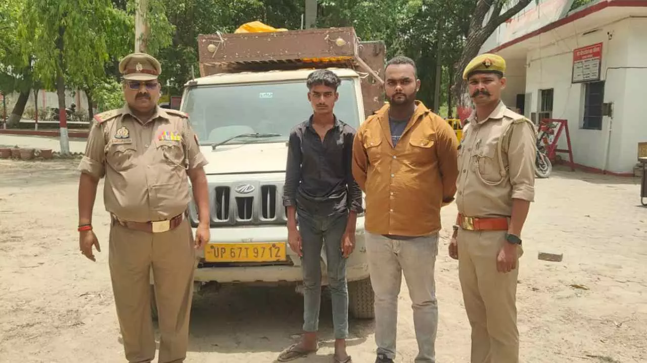 Sonbhadra News: कबाड़ माफिया पर पुलिस की बड़ी कार्रवाई, 40 कुन्तल चोरी की सरिया बरामद, दो गिरफ्तार