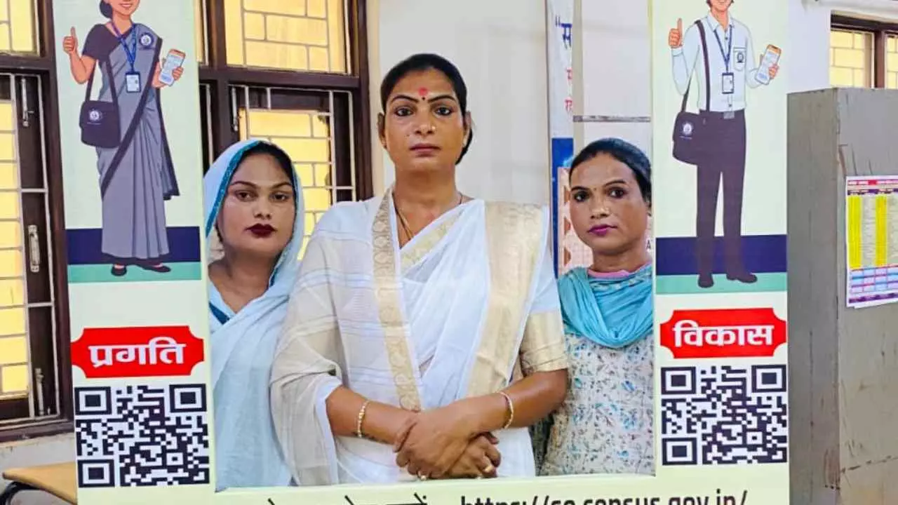 Azamgarh News: स्वगणना अभियान में ट्रांसजेंडर समुदाय की सक्रिय सहभागिता ने अभियान को दी नई दिशा