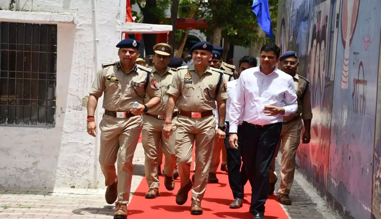Aligarh News: डीएम और एसएसपी ने जिला कारागार का किया संयुक्त निरीक्षण, सुविधाओं का लिया जायजा Aligarh News: डीएम और एसएसपी ने जिला कारागार का किया संयुक्त निरीक्षण, सुविधाओं का लिया जायजा