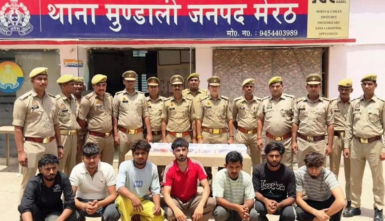 Police catch weapons: 7 smugglers recovered with guns, pistols and cartridges Police catch weapons: 7 smugglers recovered with guns, pistols and cartridges