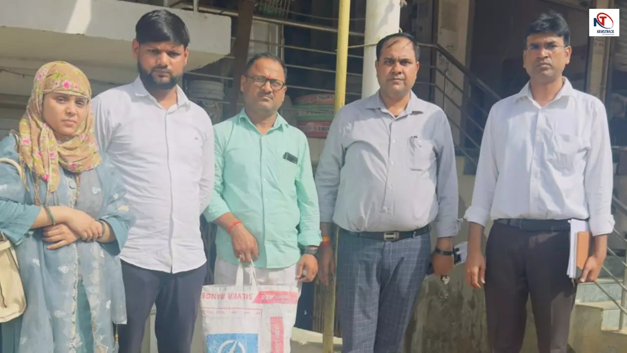 Balrampur News: अवैध क्लीनिक पर बड़ा एक्शन, हेल्थ केयर सेंटर सील कर मचा हड़कंप Balrampur News: अवैध क्लीनिक पर बड़ा एक्शन, हेल्थ केयर सेंटर सील कर मचा हड़कंप