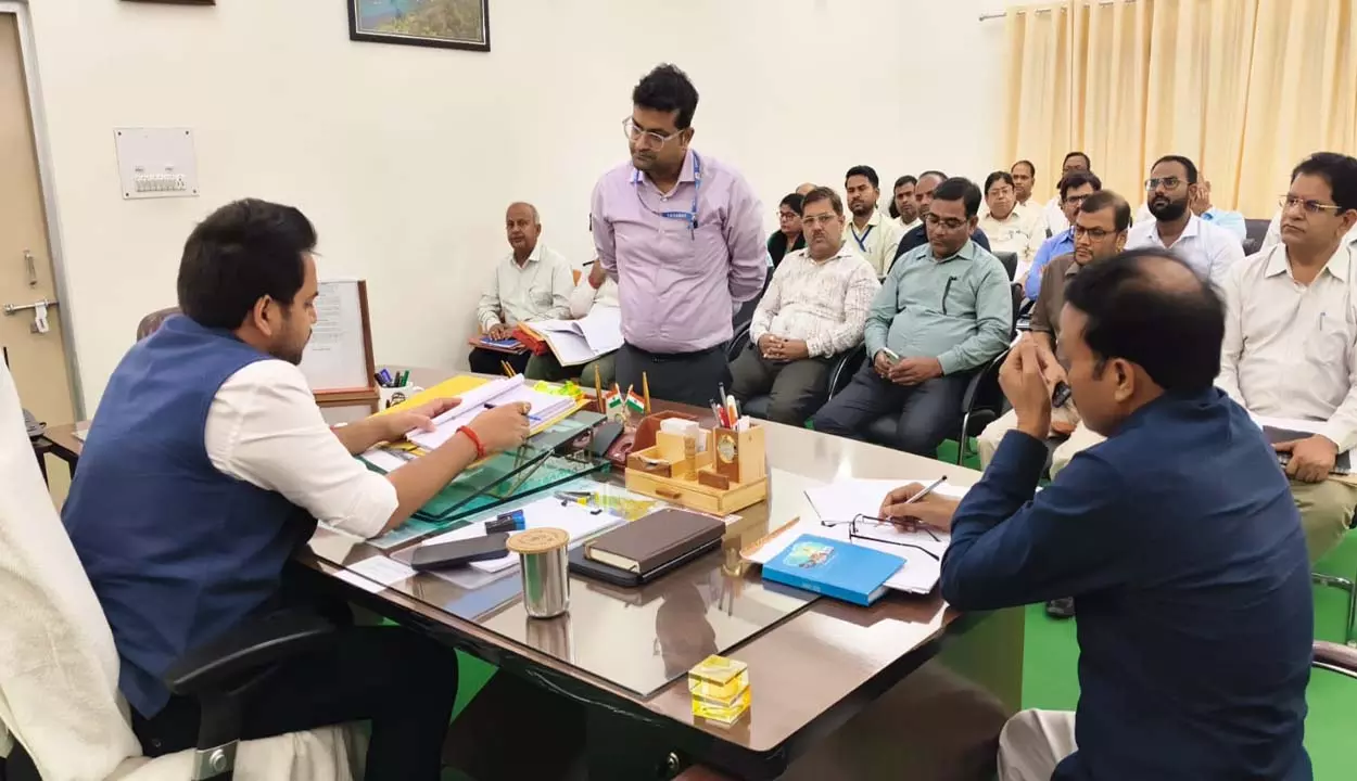 Sonbhadra DM reviewed CM Dashboard schemes Sonbhadra DM reviewed CM Dashboard schemes