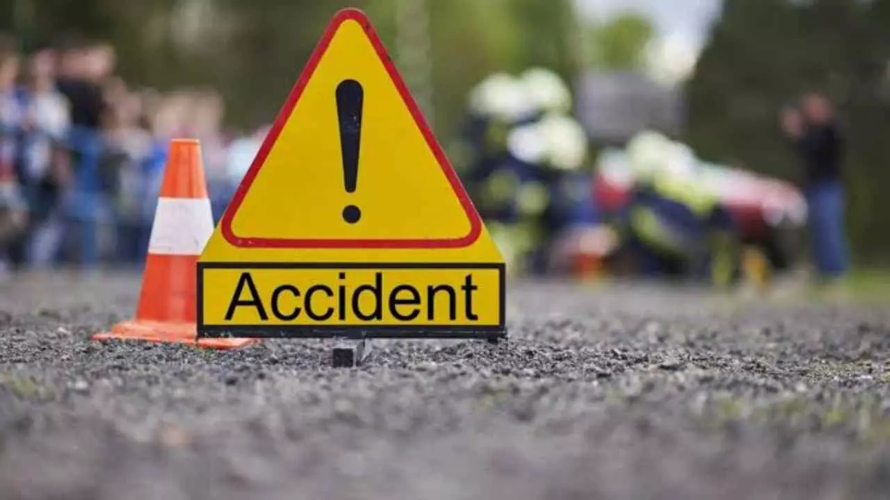 Sonbhadra News: सोनभद्र में दर्दनाक हादसा, गुजरात से लौटे दो दोस्तों की बाइक नाले में गिरने से मौत Sonbhadra News: सोनभद्र में दर्दनाक हादसा, गुजरात से लौटे दो दोस्तों की बाइक नाले में गिरने से मौत