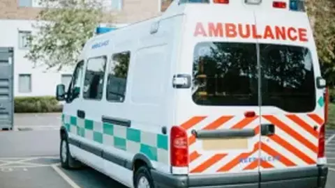 Traffic kills worker in Sravasti, ambulance stranded for 40 minutes Traffic kills worker in Sravasti, ambulance stranded for 40 minutes