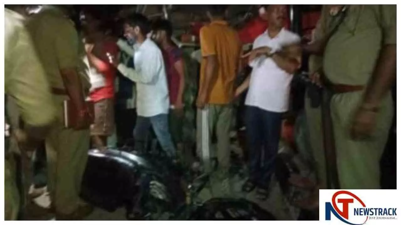 Chandauli News: ट्रैक्टर की टक्कर से दो चचेरे भाइयों की दर्दनाक मौत, चालक फरार Chandauli News: ट्रैक्टर की टक्कर से दो चचेरे भाइयों की दर्दनाक मौत, चालक फरार