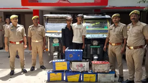 Police arrest two vicious e-rickshaw thieves, recover stolen vehicles and batteries Police arrest two vicious e-rickshaw thieves, recover stolen vehicles and batteries