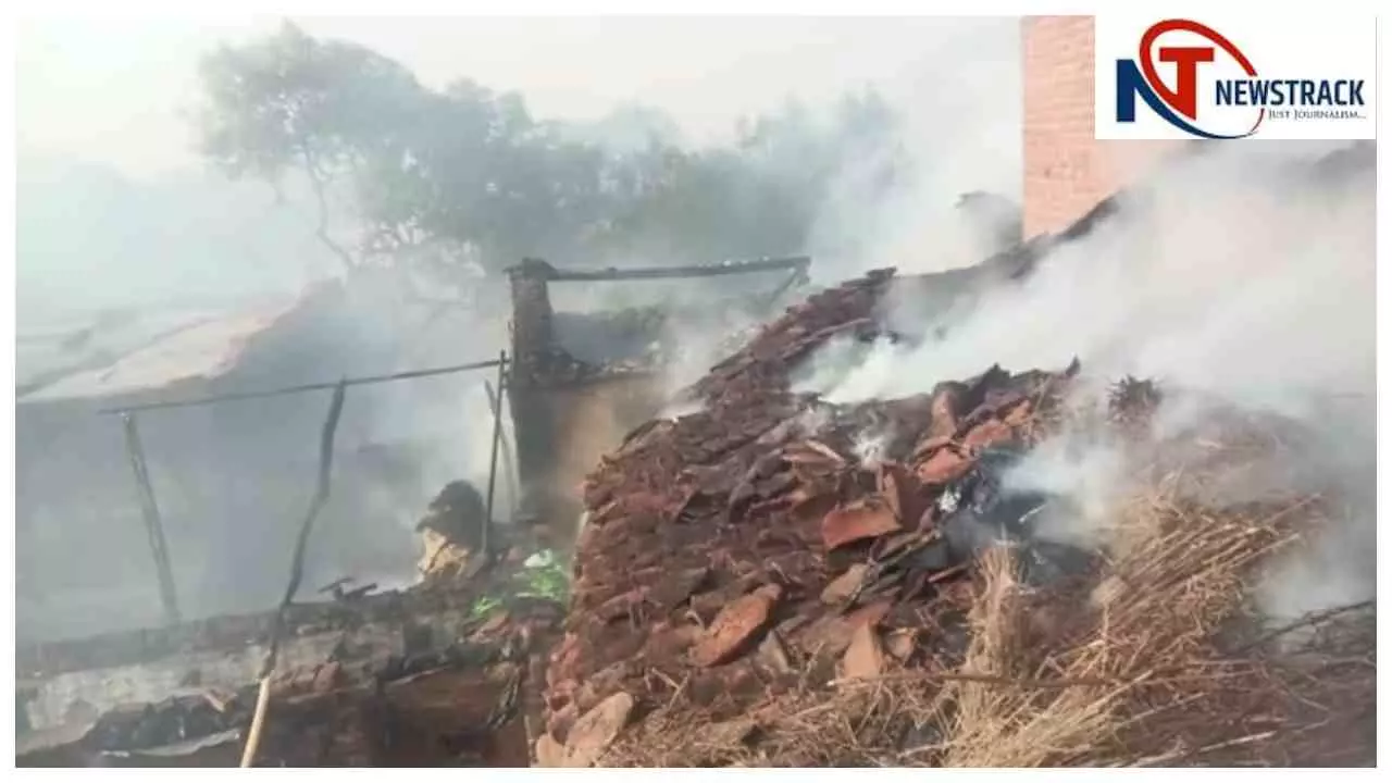 Jalaun News : जालौन भीषण आग से कई घर राख, ग्रामीणों और दमकल की मशक्कत से पाया गया काबू Jalaun News : जालौन भीषण आग से कई घर राख, ग्रामीणों और दमकल की मशक्कत से पाया गया काबू