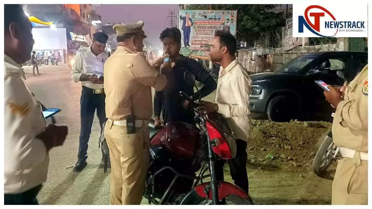 Balrampur News: बलरामपुर में ट्रैफिक नियम तोड़ने वालों पर कार्रवाई, 126 वाहनों का ई-चालान Balrampur News: बलरामपुर में ट्रैफिक नियम तोड़ने वालों पर कार्रवाई, 126 वाहनों का ई-चालान