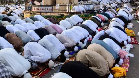 Road Namaz Controversy