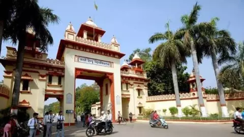 BHU Teachers Protest: बीएचयू में जांच कमेटी की निष्पक्षता पर उठे सवाल, शिक्षकों में नाराजगी BHU Teachers Protest: बीएचयू में जांच कमेटी की निष्पक्षता पर उठे सवाल, शिक्षकों में नाराजगी
