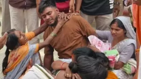 Azamgarh News: आजमगढ़ में दो बाइकों की जोरदार भिड़ंत में एक युवक की मौत, पांच घायल