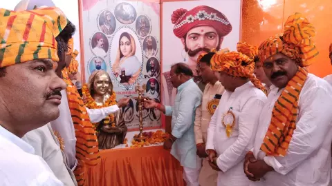 Firozabad News: अहिल्याबाई होल्कर की 301वीं जयंती पर भव्य शोभायात्रा, मंत्री ने दिया शिक्षा पर जोर