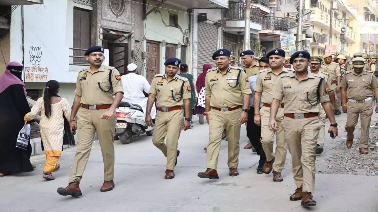 Aligarh arrives ADG S.K. Bhagat, welcomed with salute at police line