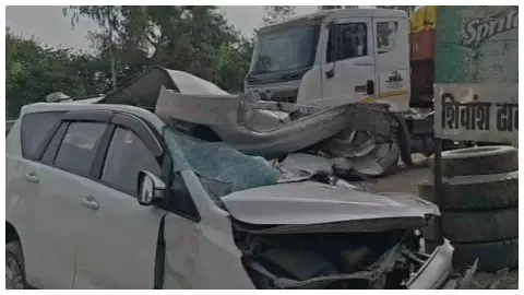 Barabanki News: बाराबंकी हादसा: ट्रेलर में घुसी इनोवा, कैंची धाम जा रहे 4 श्रद्धालुओं की मौत