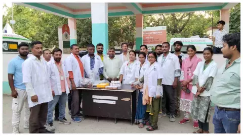 Chandauli News: चंदौली में धूमधाम से मनाया गया पायलट डे, एम्बुलेंस चालकों का हुआ सम्मान Chandauli News: चंदौली में धूमधाम से मनाया गया पायलट डे, एम्बुलेंस चालकों का हुआ सम्मान