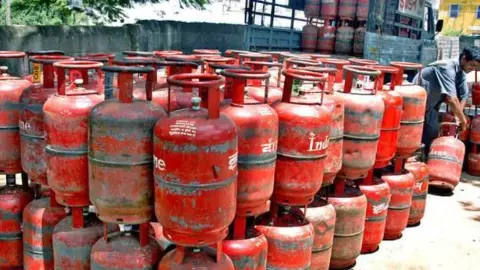 lpg subsidy new rule 2026 ekyc aadhaar link june 30 deadline gas subsidy