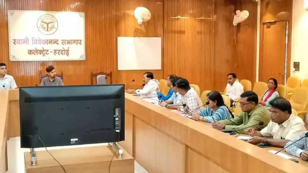 Hardoi News: विकास कार्यों में लापरवाही बर्दाश्त नहीं, डीएम ने निकाय अधिकारियों को दिए सख्त निर्देश Hardoi News: विकास कार्यों में लापरवाही बर्दाश्त नहीं, डीएम ने निकाय अधिकारियों को दिए सख्त निर्देश