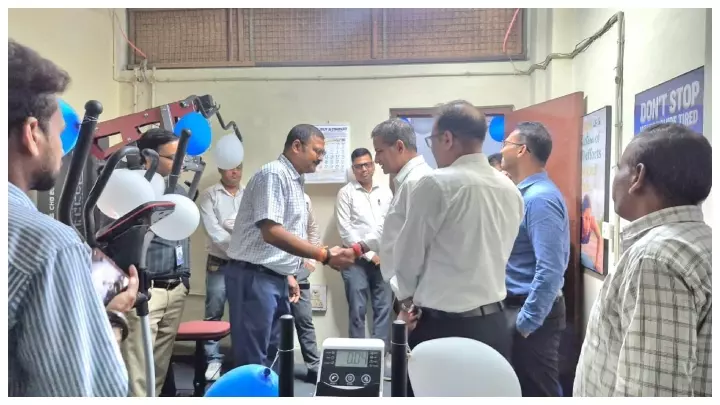 Chandauli News DDU मंडल की अनूठी पहल: रेल कर्मचारियों की फिटनेस के लिए DRM ऑफिस में खुला मिनी जिम